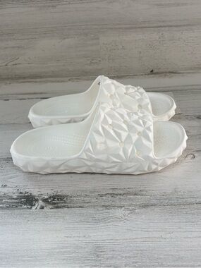 CROCS Women’s Size 6 Iconic Classic Clogs Geometric V2 Slides In White NWOT